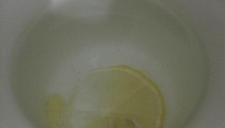 Напиток для здоровья из имбиря и лимона.
