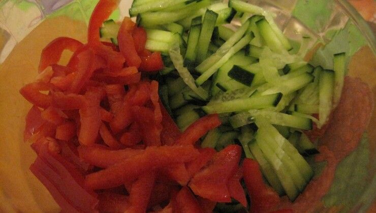 Салат овощной с семенами кунжута. – Шаг 1
