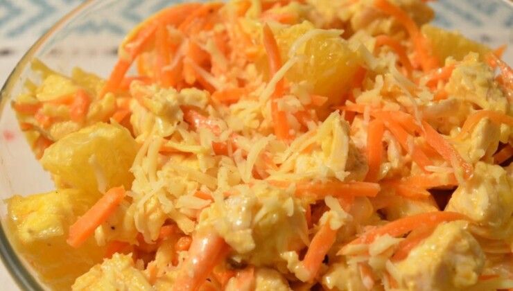 Салат из куриной грудки, апельсина и корейской моркови