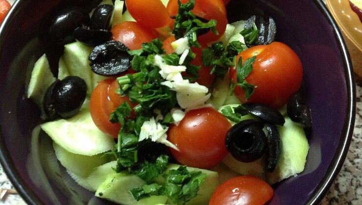 Овощной салат с маслинами – Шаг 4