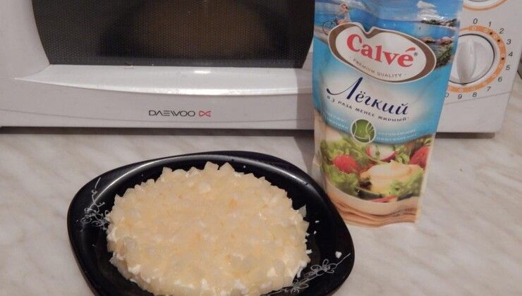 Как быстро приготовить салат «Кусочек сыра»? – Шаг 4