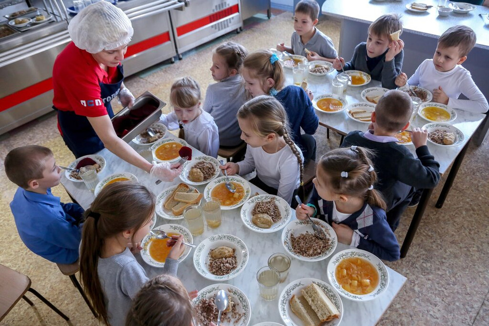Томатный суп с курицей и фриттата с овощами: школьные столовые Кемеровской области обновили меню