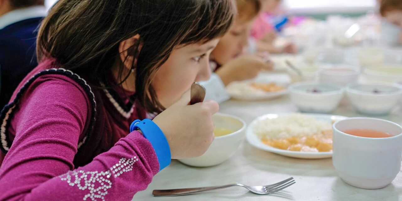 От салата до компота: в Москве родители могут подстраивать школьное питание под вкусы ребенка