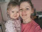 Начала благодарить