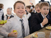 Школьные рестораны вместо столовых. Теперь и в Помосковье детям прививают любовь к школьному питанию