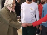 Угадайте кто эта бабушка и мужчина на фото?