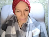 Хейтят за шапки