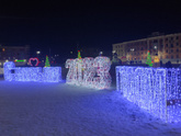 Главные ëлки разных городов.
