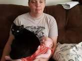Кот и ребёнок в одном доме