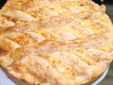 Пирог с луком и сыром