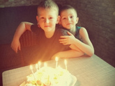 8 лет старшему