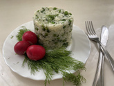 Рис со шпинатом и зеленым горошком и куриные рулетики с филадельфией