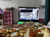 К игристому