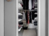Как оформить гардероб без дверей в квартире?