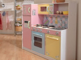 Детский шкаф с кухней для девочки - надолго хватит?