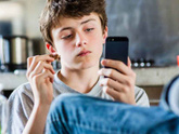 Вы проверяете телефон подростка?