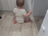 Дочка давно уже ползает