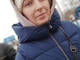 Еду довольная