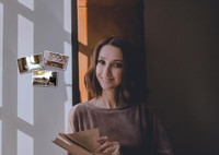 Винтажная мебель, золотая кухня и фламинго: Анастасия Цветаева показала ремонт в московской квартире