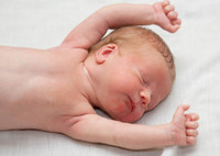 Сколько сохраняется рефлекс Моро у новорожденных