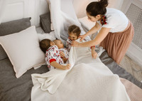 Хитрое решение: трюк с одеялом, чтобы ребенок не раскрылся ночью