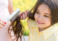Без слез и истерик: все способы распутать запутавшиеся детские волосы