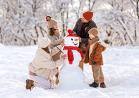 Новогодняя кутерьма: зимние развлечения, игры и забавы с детьми
