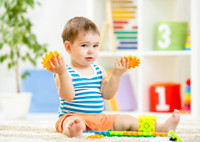 «Этот пальчик – апельсин»: 6 веселых развивающих игр для малышей