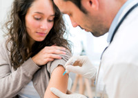 Эксперты рассказали, оказывают ли российские вакцины от коронавируса влияние на фертильность