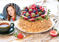 «В моем прочтении»: Юлия Савичева поделилась своим рецептом торта «Наполеон»