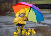 Модный практикум: 7 непромокаемых детских вещей для игры на улице