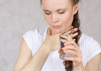 Причины появления соленого привкуса во рту у женщин