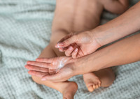 Крем под подгузник: какой лучше всего использовать для новорожденных?