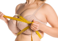 Как уменьшить размер груди: с операцией и без