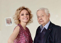 Та же улыбка: Марина Зудина почтила память Олега Табакова особенным снимком внучки