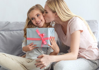 Что подарить на 8 лет девочке - идеи интересных и крутых подарков