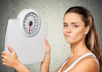 Перед месячными увеличивается вес: почему, что делать