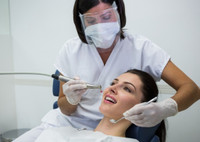 Чистка зубов ультразвуком: кому необходима и есть ли противопоказания