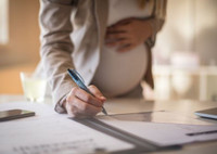 Легкий труд для беременных: что по этому поводу говорит закон