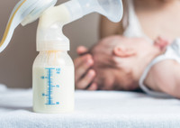 Как сохранить после сцеживания грудное молоко