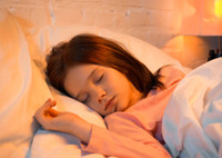 Мамы и эксперты делятся опытом: как научить ребенка засыпать самостоятельно