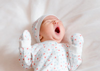 Ребенок часто зевает – повод для умиления или беспокойства?