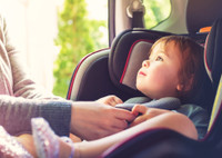 5 уловок, которые действительно работают: как усадить упрямого ребенка в автокресло