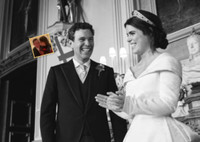 «Три года назад»: принцесса Евгения поделилась неизвестным кадром со своей помолвки
