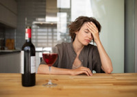 Женский алкоголизм: чем отличается от мужского и можно ли его вылечить