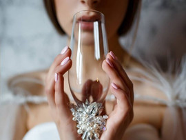Мастер-класс: как сделать роскошные свадебные бокалы своими руками