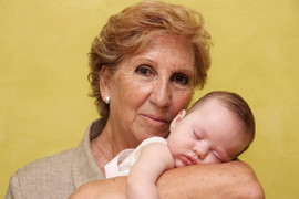 Чудеса случаются: 70-летняя женщина родила своего первого ребенка