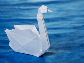Лебедь из бумаги своими руками: простые и сложные схемы