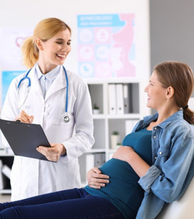 Ведение беременности: бесплатно по ОМС или в клинике