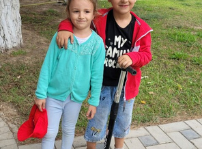 IMG-20220724-Саид с девочкой